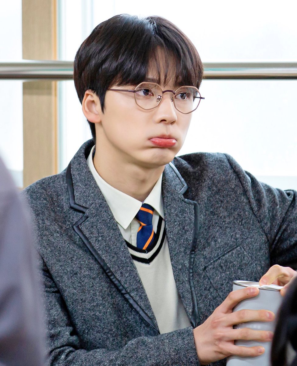 lingu__bsvvt's tweet photo. 오늘따라 교복 성태가 보고시푸네..(´ω`) https://t.co/FtSdGuKhfl