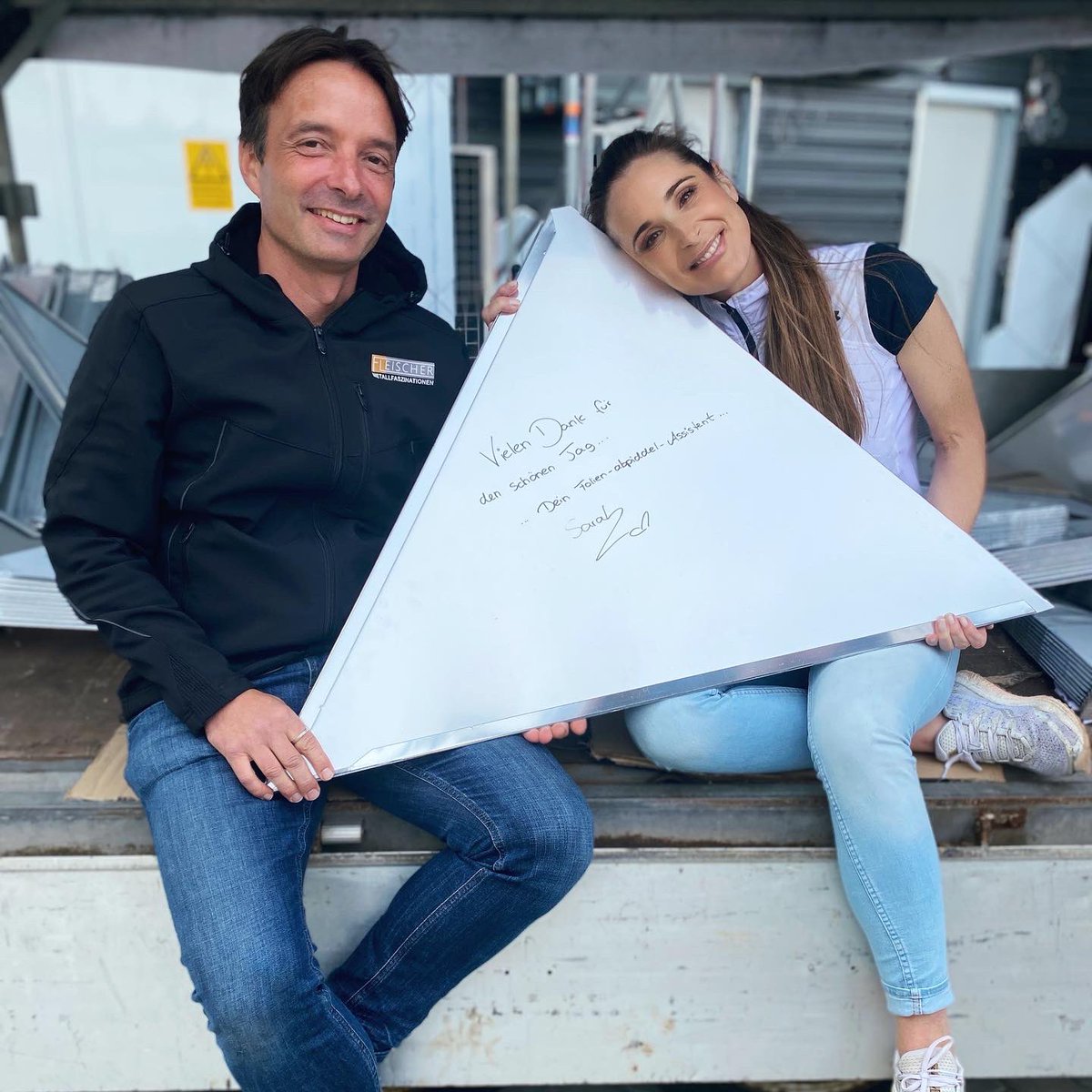 SarahvonNeuburg's tweet photo. Leute! 🙏🏻 Ich bin sprachlos wie viele von euch gestern den Auftakt unserer Handwerkswoche verfolgt haben. 🎉 Die Jungs und Mädels haben jeden Zuschauer verdient. 🔨

Heute geht‘s weiter! Ab 19:50 wird im @mdrde u.a. geklempnert 🔧. Hier Eindrücke vom Dreh. 

#zeigtunseurewelt https://t.co/na2t2dNg18