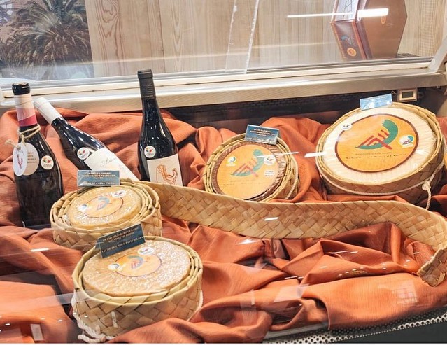 BodegaConatvs's tweet photo. Los vinos de Bodega #Conatvs en el Salón Gourmets de #Madrid. Nuestro #enólogo, Alberto González, realizando una #cata.
#SG21 @GrupoGourmets https://t.co/znjNDWo6uj