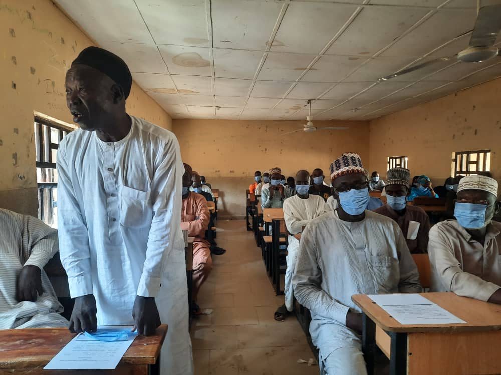 CDDWestAfrica's tweet photo. ONGOING: Gwoza monthly town hall meeting in continuation of our #SulhuDialogue series.
Musa Timta listed recent factors undermining peaceful coexistence in Gwoza to include lack of protection of farmlands by security forces and unfair distribution of humanitarian aid.
#Sulhu https://t.co/WH5fdJlaKK