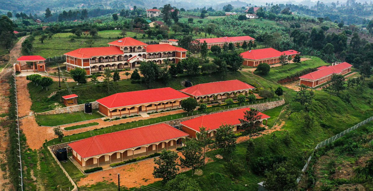 Twejaka's tweet photo. @kisakyesolomon @solomonking @rkabushenga @NyakaGlobal As a result of this investment we have students in medical school, nursing, engineering and more sciences related course meet two of them who are active on Twitter @acanda_ritah @HKahebwa every rural child deserves this chance! They also deserve to have a choice. I didn’t. https://t.co/JjjOUBzxWV