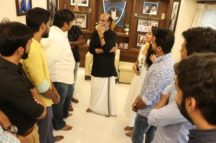 RajiniGuruRG's tweet photo. @karthiksubbaraj @icvkumar @VijaySethuOffl @Music_Santhosh @nambessan_ramya @actorsimha @gopiamar @leojohnpaultw @_VishnuGovind @sankar152 @tuneyjohn #9YearsOfPizza வந்த பிறகு ஒரு மாசம் கழித்து தான் எனக்கு பார்க்க தோணுச்சி நான் யார் கூட பேசினாலும் பீட்ஸா பாத்திட்டியா அப்படி தான் கேப்பார்கள் அப்படி பார்த்த படம் தான் இது ...கார்த்திக் சுப்புராஜ் படம் ஆரம்பித்தில் இருந்து முடியுற வரை நம்மளை ஒரு திகைப்பில் வைத்து இருப்பார் 🔥 https://t.co/aLWR6338xR