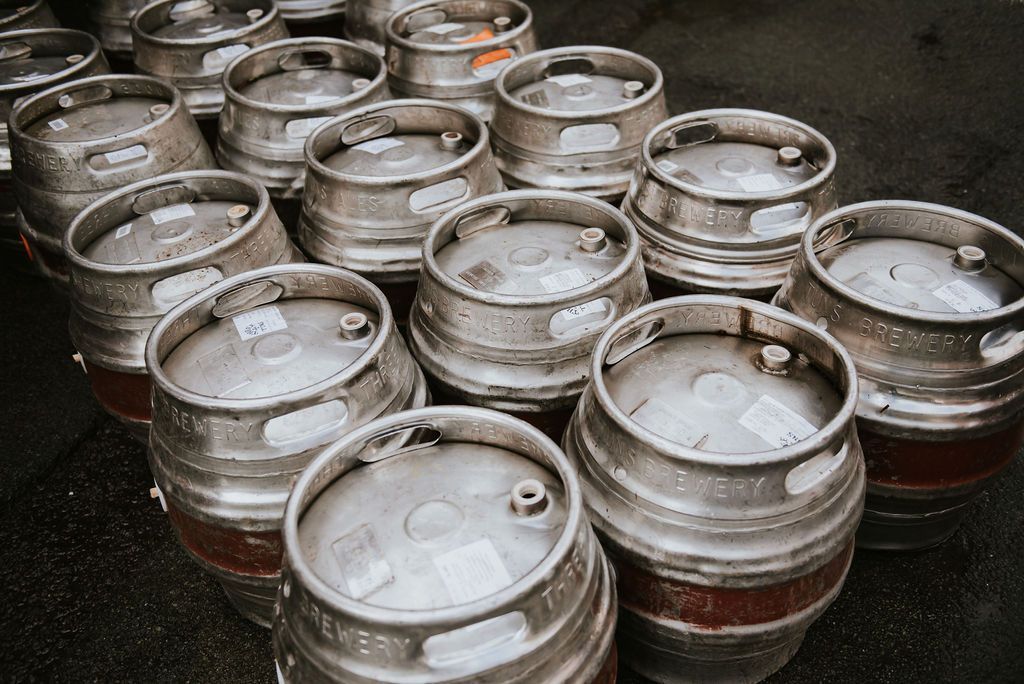 ThreeTunsBrewer's tweet photo. Old Scrooge is back and available in cask - head down to your local alehouse to enjoy this seasonal favourite!
#threetunsbrewery #beersofinsta #realalefans #brewerylife #bishopscastle #supportlocalbusiness #festiveales https://t.co/GlqHtZoaYC
