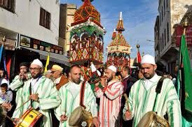 HerragSamia's tweet photo. #Maroc🇲🇦 #AïdAlMawlid Annabaoui (Commémoration naissance du Prophète Mohammed sws). 
La traditionnelle et magnifique procession des #Cierges de la ville de #Salé. 
Perpétuée depuis 1578, elle remonte au règne du sultan Ahmed al-Mansour Saadi. 
@Visit_Morocco_
@diplomate2021 https://t.co/oLLyf7FoE7
