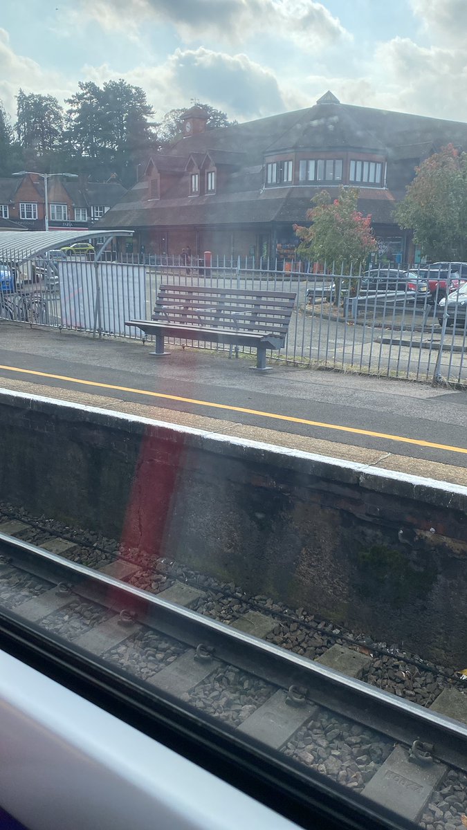RealDeanB's tweet photo. On my way into London for my first gig in quite some time. Itβs only a small Corp/VO job, but work is work π @SupportBritish #Actor #AnActorsLife #Travel #LookingForRep #ActivelyLookingForWork https://t.co/AFxSKoitln