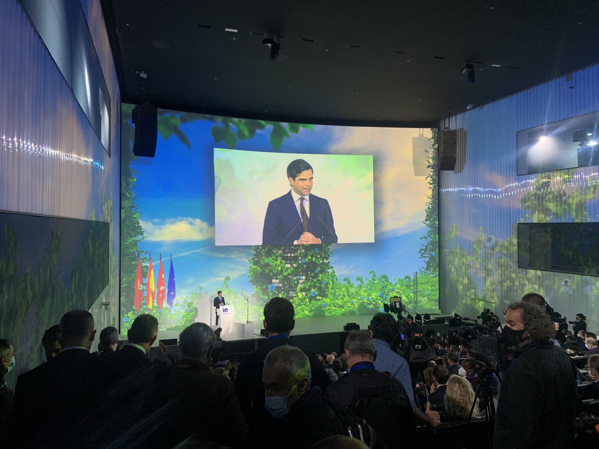 yolandaregodon's tweet photo. “Evitemos tener una sociedad cobarde, creemos una sociedad valiente vía el #conocimiento, #educación @diego_alcazar CEO @IEuniversity en la inauguración de #IETower c S.M. el Rey Felipe VI @CasaReal https://t.co/MU0NDzIS65