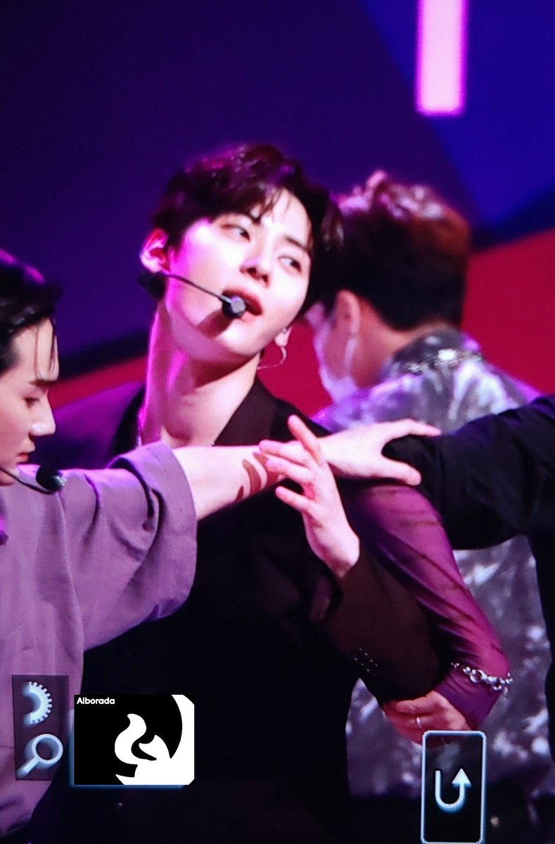 211019 이데일리 프리뷰 #민현 #황민현 #Minhyun #HwangMinhyun #뉴이스트 #NUEST 

안녕 아이돌황 ㅠㅠㅠ