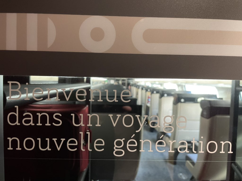 alainkrakovitch's tweet photo. Présentation des nouveaux services @TGVINOUI sur Paris-Lyon-Paris. 
Rames rénovées, nouvelle restauration &amp; un service Business Première. 
Avec 22 A/R jour,cette destination est une référence de la grande vitesse depuis 40 ans!
Et apogée : ce sera le 1er axe à accueillir le TGVM! https://t.co/aQgFeAGJJ2