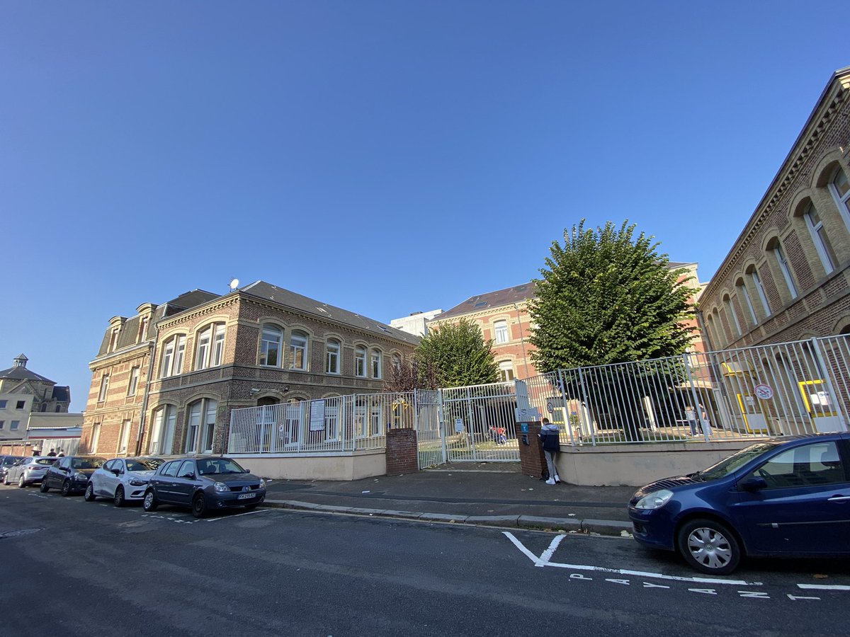 taylordesenclos's tweet photo. En présentation du Groupe Orange dans le cadre de la semaine professionnelle au lycée Jules Siegfried au Havre, objectif : repérer les talents de demain pour nos stagiaires et alternants de l’UINC #orange @OrangeNormandie @Thierrybaray #engage2025 https://t.co/Tlj9540nej