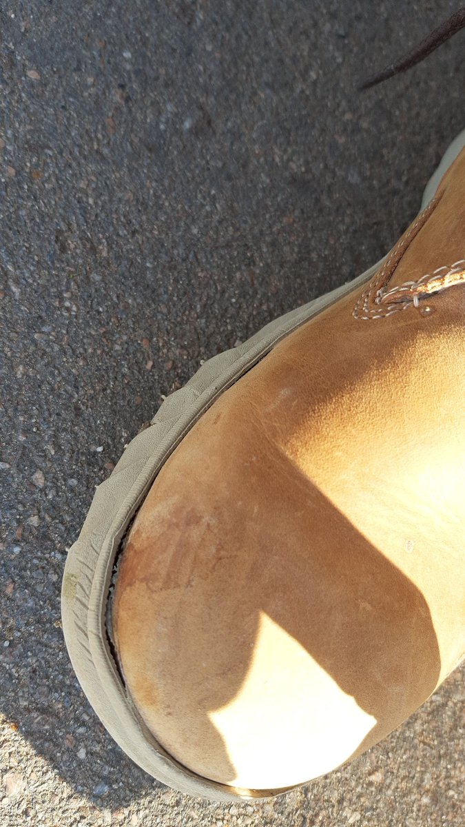 Rocambolero's tweet photo. @CaterpillarInc zapatillas Caterpillar con menos de 15 días de uso https://t.co/cP8Xv5ZDNw