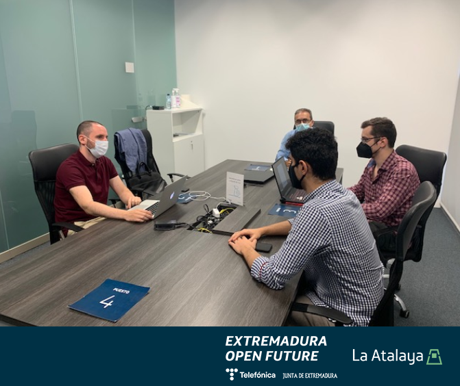 OpenFuture_Ext's tweet image. 📸Seguimos con las mentorizaciones previas al inicio oficial del #OpenDay 

✨@crisalonsofran (Finanzas) se ha reunido con #CognitiveData, mientras @EleazarGarciaES (Legal) tenía una sesión con @games_avalon 

No paramos, ¡y esto no ha hecho más que empezar! 🚀