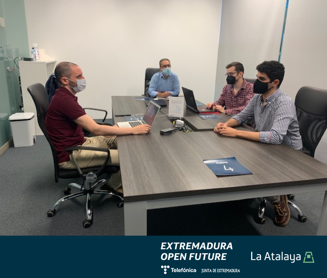 OpenFuture_Ext's tweet image. 📸Seguimos con las mentorizaciones previas al inicio oficial del #OpenDay 

✨@crisalonsofran (Finanzas) se ha reunido con #CognitiveData, mientras @EleazarGarciaES (Legal) tenía una sesión con @games_avalon 

No paramos, ¡y esto no ha hecho más que empezar! 🚀