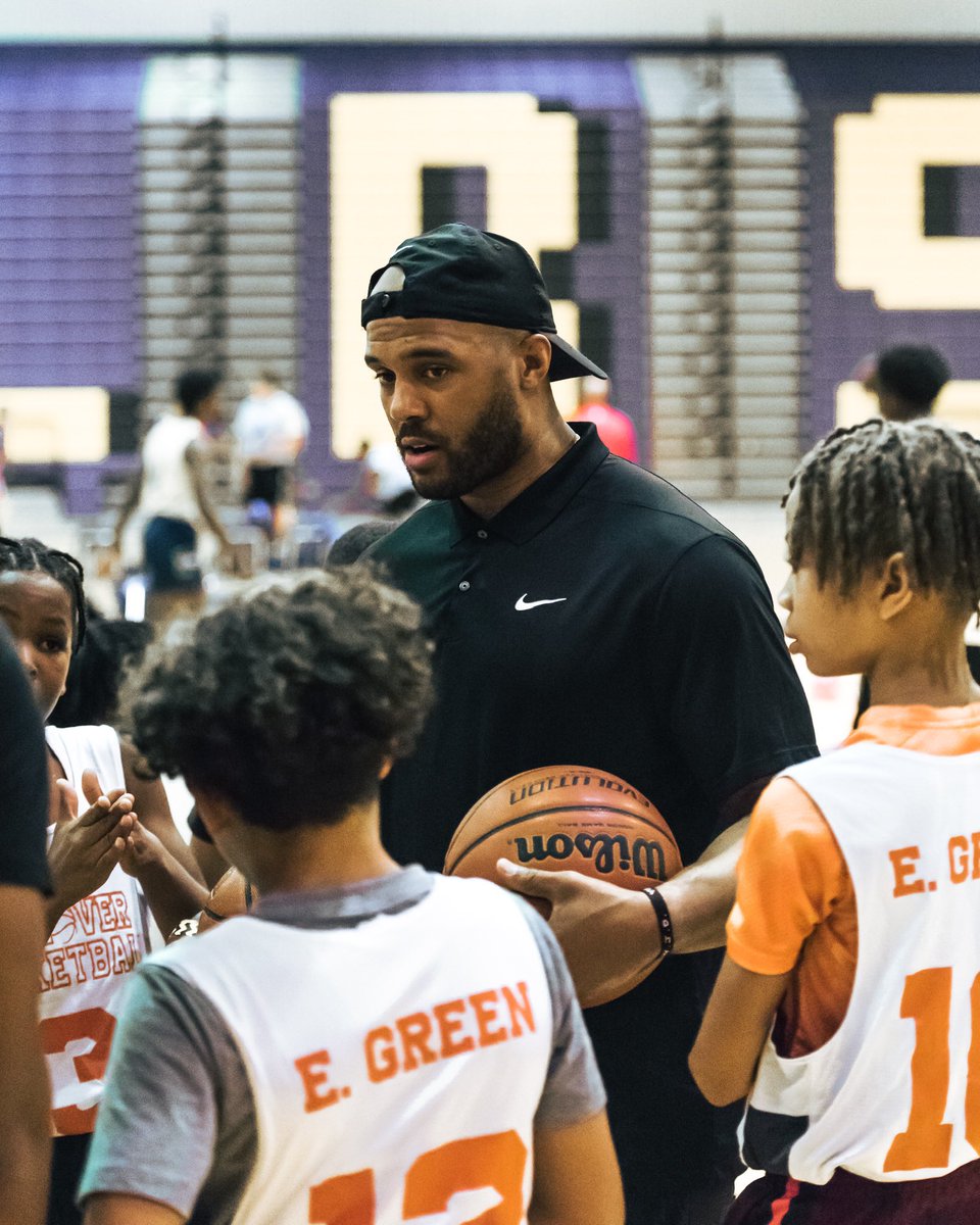 Tau_Hamil10's tweet photo. Empower your players! Allow them to contribute to the huddle their perspective is just as Important. #bethebar #TTO #teamtakeover #the29boys https://t.co/XV2kibokfr