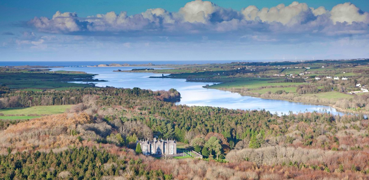 There's something extra special about @BelleekCastle in the autumn months 🍂✨ This 'Fairy Tale Getaway' package is exclusive to those with a #BlueBookVoucher and includes a 3 course evening meal on one evening. secure.irelands-blue-book.ie/bookings/speci…