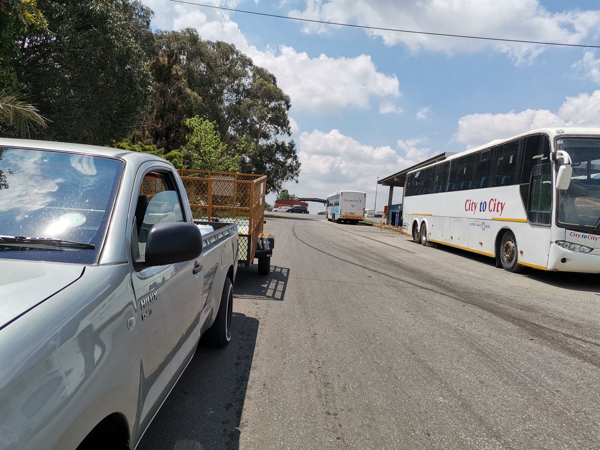 FManenzhe's tweet photo. Delivered safe and sound at City to City bus depot❗❗💪💯
For enquiries and bookings call or whatsapp 0723932380.
We do both short and long distances.
#Gracework🙌
#FManenzheOnDuty✊
#The_Transport_Guru💀
#F_Manenzhe_Transport_and_Logistics 🔥 https://t.co/h8EV88NrzO