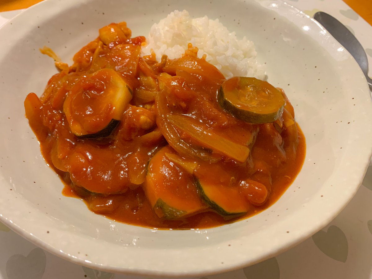 まきちゃれっと少佐 On Twitter おゆはんは トマトでチキンなハヤシ トマト缶と完熟トマトのハヤシライスソースを使いました 具材は鶏モモと玉葱 ズッキーニです 美味しくできた おうちごはん おゆはん まきめし Twitter家庭料理部 完熟トマトの