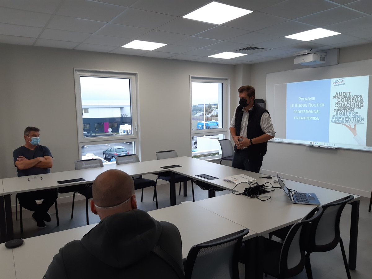 Atelier Prévention Routière ce matin sur le site #GRDF #MSGNO de St Laurent Blangy (62). "Être en capacité d'agir sur sa propre conduite, s'engager pour mieux conduire et se conduire". Échanges riches ! <a href="/BoivinIsa/">isa_boivin</a> <a href="/alexhainneville/">Alexandre</a>