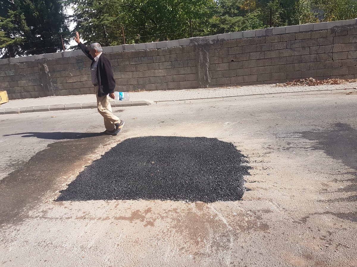 bldgolbasi's tweet photo. Belediye Ekiplerimiz Tarafından İlçemizin Muhtelif Yerlerinde Yol Onarım Çalışmaları Devam Ediyor. @iskender_02 https://t.co/YN5YITfTob