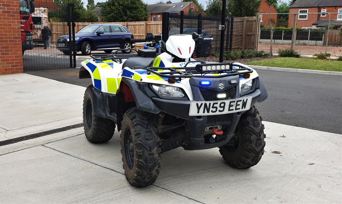 Nottingham_Dan1's tweet photo. A selection of vehicles used by @NottsRuralCops that I've manged to photograph over the years. Would be great to get that Land Rover again one day! https://t.co/0i1N2sY6DH