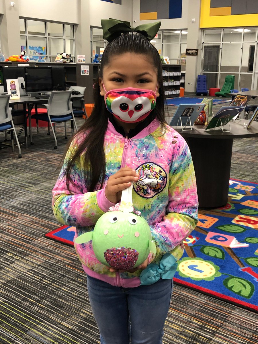 BFESBears's tweet photo. Book character pumpkin decorating contest is underway! Judging will take place Friday and winners will receive gift certificates to shop at our Scholastic Book Fair! 🎃📚🐻 #BFES_Bears #NCISD https://t.co/ajP9U83dBt