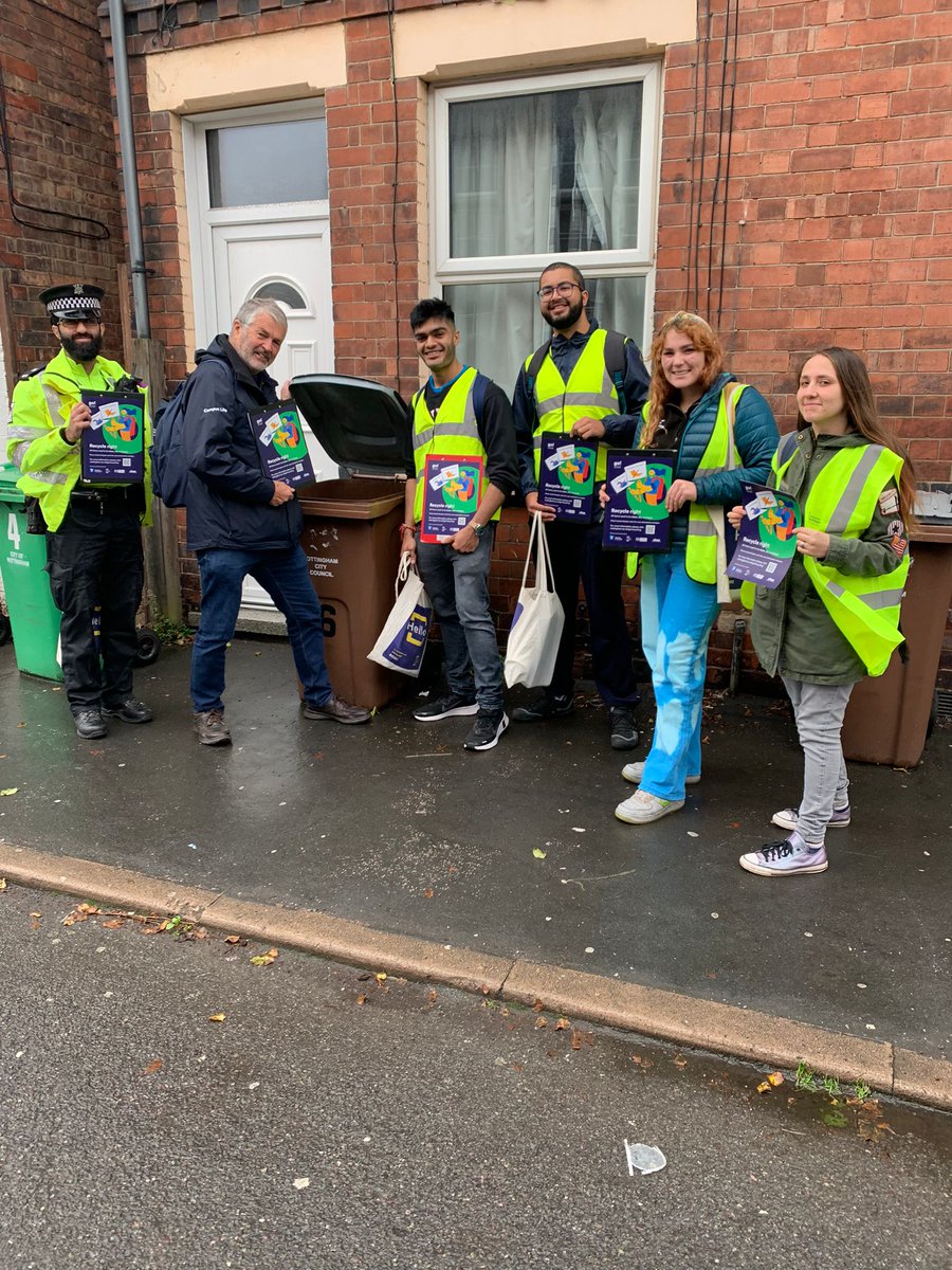 Today we launched our GO! Recycle Right campaign in #Dunkirk and had lots of positive enagagement as we look to reduce recycle bin contamination and increase the overall recycling rate supporting <a href="/CN2028/">Carbon Neutral Nottingham 2028</a> 

All facility issues are relayed to <a href="/NottmRenters/">NottmRenters</a> for any  follow-up 🏡