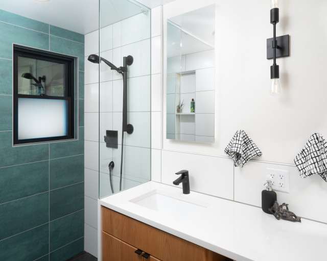 ThePropertyBoy's tweet photo. Bathroom of the Week: New Layout and Clean Look in 52 Square Feet (11 photos) https://t.co/yaZxYmIWIa #PropertyIdeas #RG27 https://t.co/5ybvZv2i8H