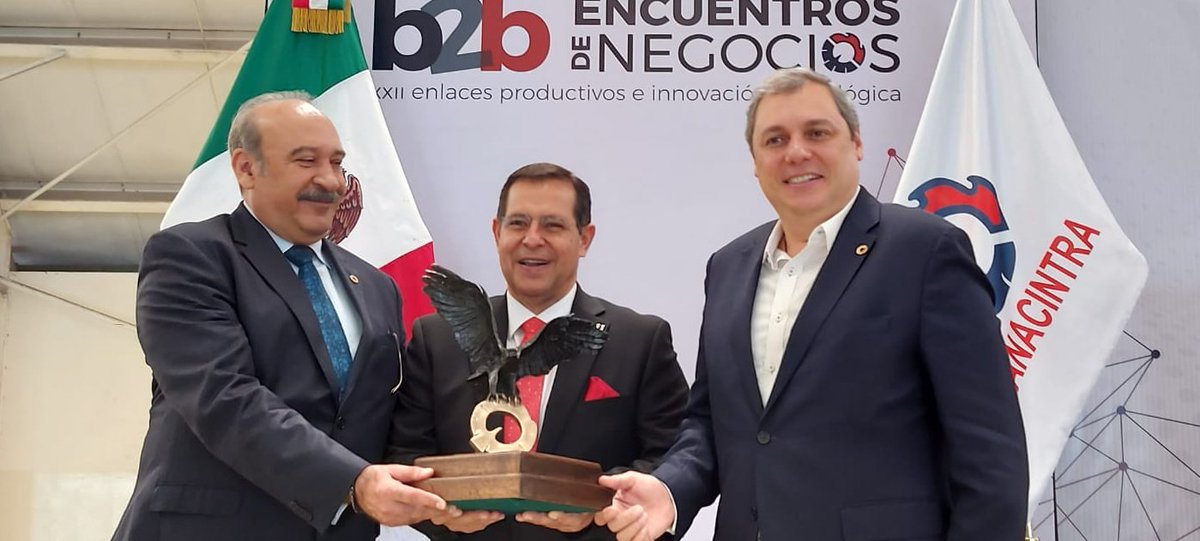 Inauguré el B2B Encuentro de Negocios, XXII evento enlaces productivos e innovación tecnológica. Además, entregué las preseas al “Mérito CANACINTRA”, así como los reconocimientos “Águila CANACINTRA” a distinguidos empresarios de la región. (2/2)