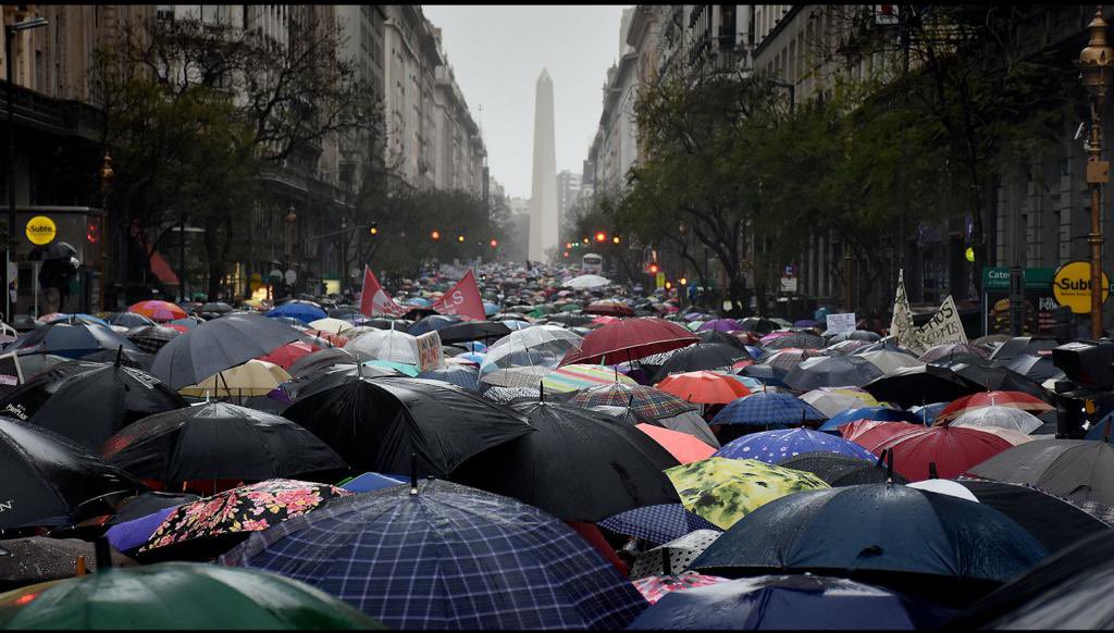 florencialcaraz's tweet photo. Lo mejor que hicimos desde Ni Una Menos fue organizar el primer paro a Macri, disputar el sentido de la idea de huelga a los machos, hacer visible lo invisibilizado: nuestro aporte al sistema productivo. Hoy se cumplen 5 años. Ahí estuvimos las feministas. No se olviden. https://t.co/bpudab1cHT