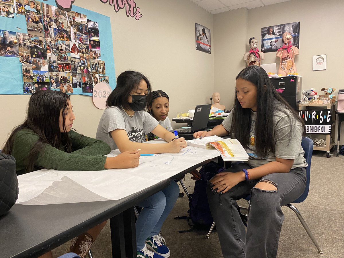 debbieforrestrn's tweet photo. Future nurses collaborating on gerontological issues @KleinISD @KISD_CTE @KleinHigh. Their future is bright because of @KisdNursing https://t.co/0S3zNRhtAP