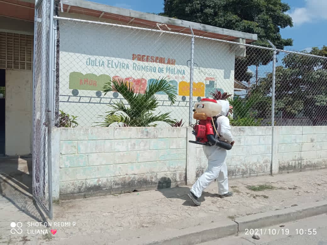educaraguamcpo1's tweet photo. EL EQUIPO DE @PC_LibertadorA CONTINÚA DESPLEGADO REALIZANDO DESINFECCIÓN DE LAS INSTITUCIONES EDUC. DEL #MPOLIBERTADOR POR INSTRUCCIONES DEL ALC. @regulolacruz EN COMPAÑÍA DEL MOV. @EDUCADORESDEAR2 . GRACIAS ALCALDE POR EL APOYO A NUESTRAS INST. @Soykarinacarpio @leoalvacabrera https://t.co/vGcFQG7nTA