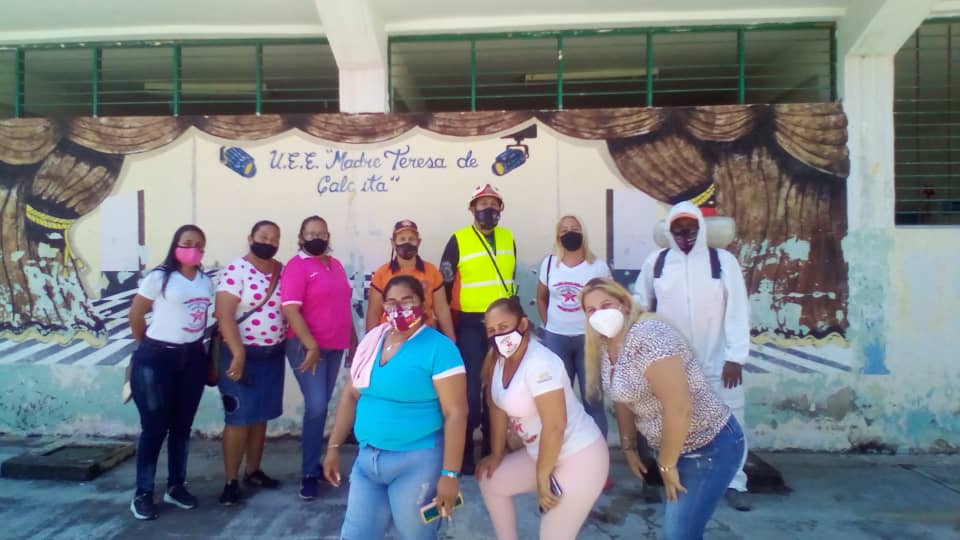 educaraguamcpo1's tweet photo. EL EQUIPO DE @PC_LibertadorA CONTINÚA DESPLEGADO REALIZANDO DESINFECCIÓN DE LAS INSTITUCIONES EDUC. DEL #MPOLIBERTADOR POR INSTRUCCIONES DEL ALC. @regulolacruz EN COMPAÑÍA DEL MOV. @EDUCADORESDEAR2 . GRACIAS ALCALDE POR EL APOYO A NUESTRAS INST. @Soykarinacarpio @leoalvacabrera https://t.co/vGcFQG7nTA