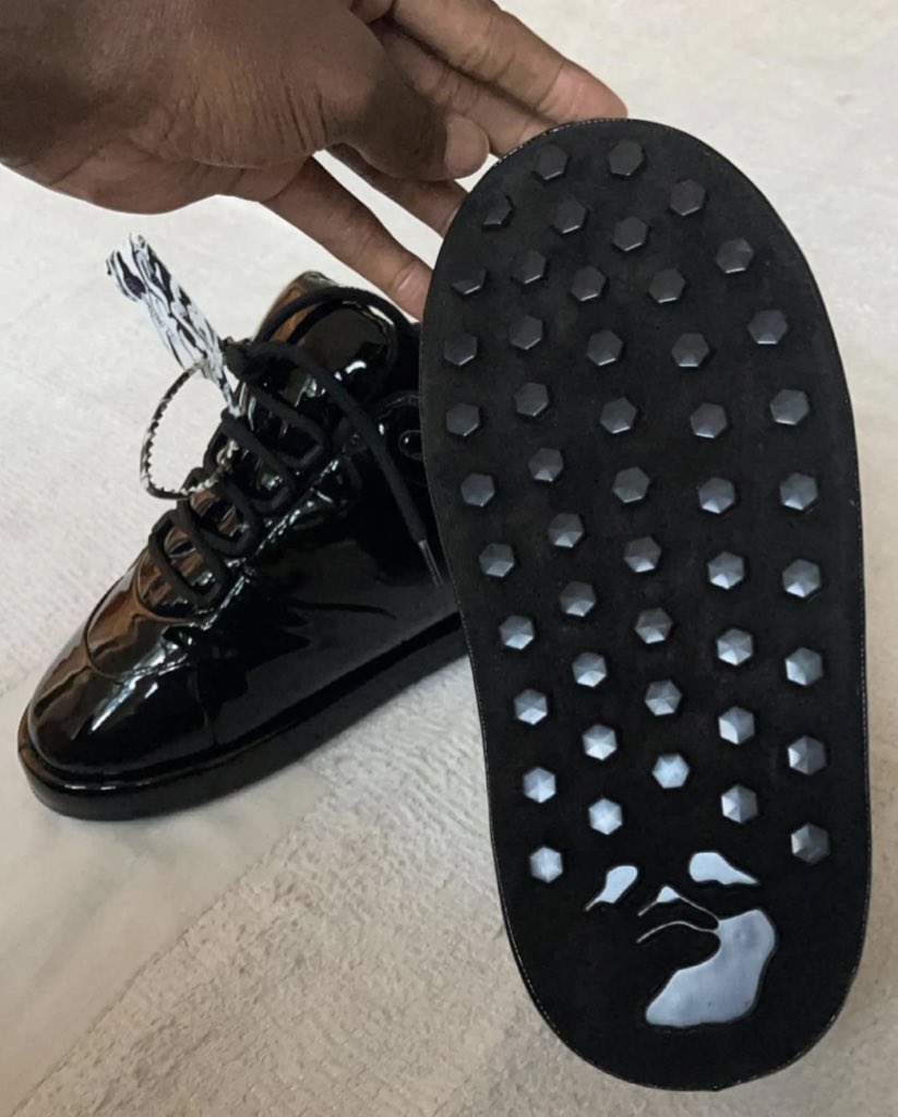 StreetFashion01's tweet photo. New Footwear Silhouette from Off-White..🔍 https://t.co/kYwsQaXieV