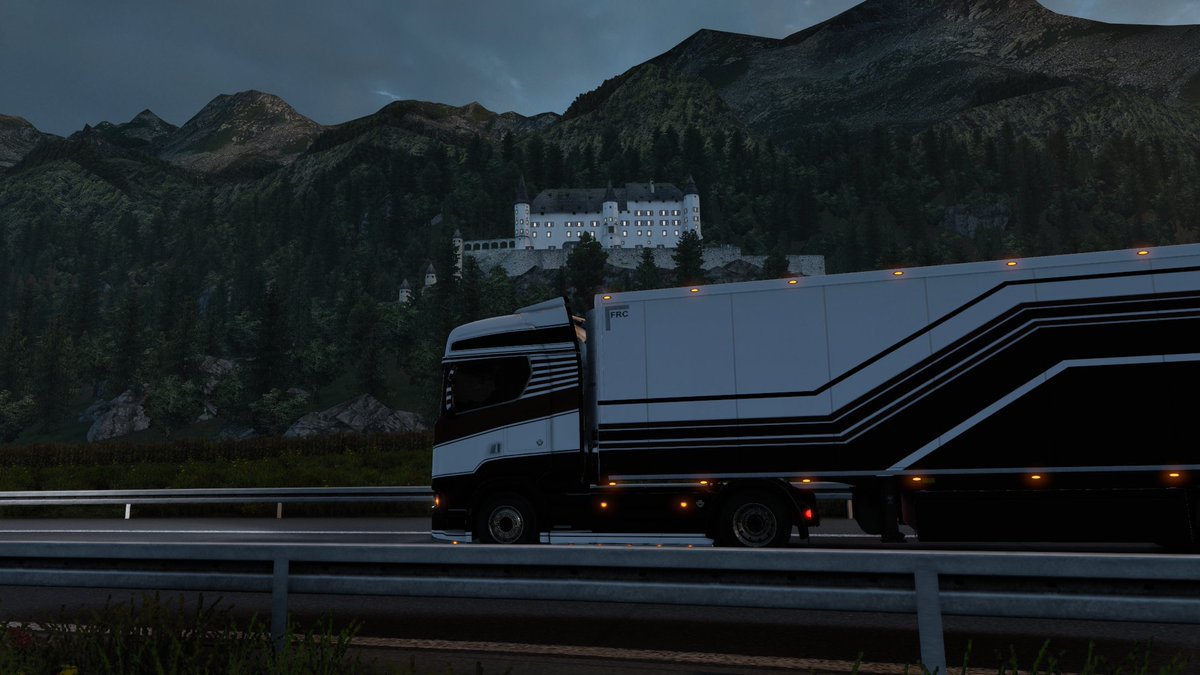 cml_logistik's tweet photo. Auf dem Weg von Berlin nach Venedig ein wenig die Landschaft genießen.

#chrismaximuslogistik #chrismaximus #scssoftware #truckersmp #eurotrucksimulator2 #ets2 https://t.co/B0yoCg5eWh