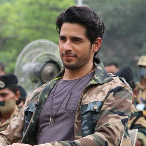 Sids_Princess's tweet photo. Happy 9 Years My Love ❤️
May you shinde more brighter, sending you lots of love and definitely you deserve all the love and success of this world..
@SidMalhotra 😍
#9YearsOfSidharthMalhotra
#9YearsOfStudentOfTheYear https://t.co/H49vCKBYXH
