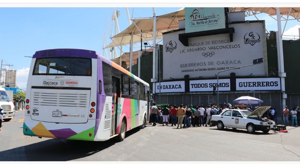 ChuchoLodadero's tweet photo. Perdón la ignorancia...😢🤷🏾‍♂️

Alguien sabe para que sirve... Aparte  de artilugio para bloquear calles el #CITYBUS en Oaxaca..? 🤷🏾‍♂️  @SEMOVI_GobOax https://t.co/1cGxPZolk7