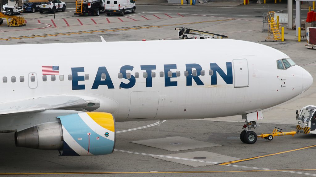 AHORA | Un grupo de uruguayos está varado en Miami. La aerolínea Eastern Airlines reprogramó el vuelo para el próximo domingo, pero está sobre vendido y a partir de hoy la aerolínea dejará de hacerse cargo de la estadía. Hablamos con Mauricio Montañez, que está varado en Miami.