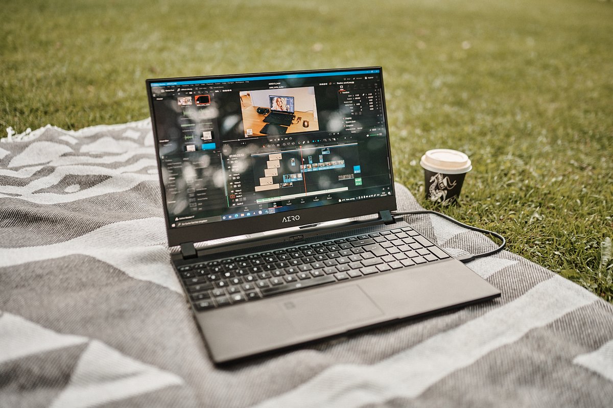AorusOfficial's tweet photo. AERO 15 OLED + sunlight =  Productivity 👌👌
📷 dgtlcraft

#PerformanceAboveAll #AERO #CreatorLaptop https://t.co/prTeuIk71R