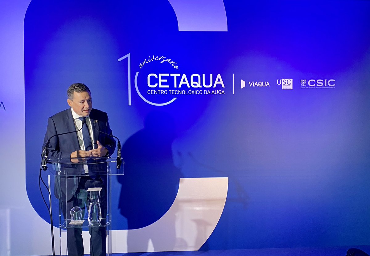 veolia_galicia's tweet photo. O noso presidente @angelsimon_ declarou que ambicionamos ser unha empresa tractora no proceso de reconstrución, levando a cabo unha importante transformación cuxo valor diferencial é situar sempre ás persoas e á sociedade no centro da nosa estratexia. #10aniversarioCetaquaGalicia https://t.co/BdnEYckRmG