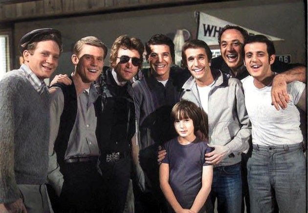 That time John Lennon took Julian Lennon to meet the cast of “Happy Days” because Julian was a huge fan of the show: