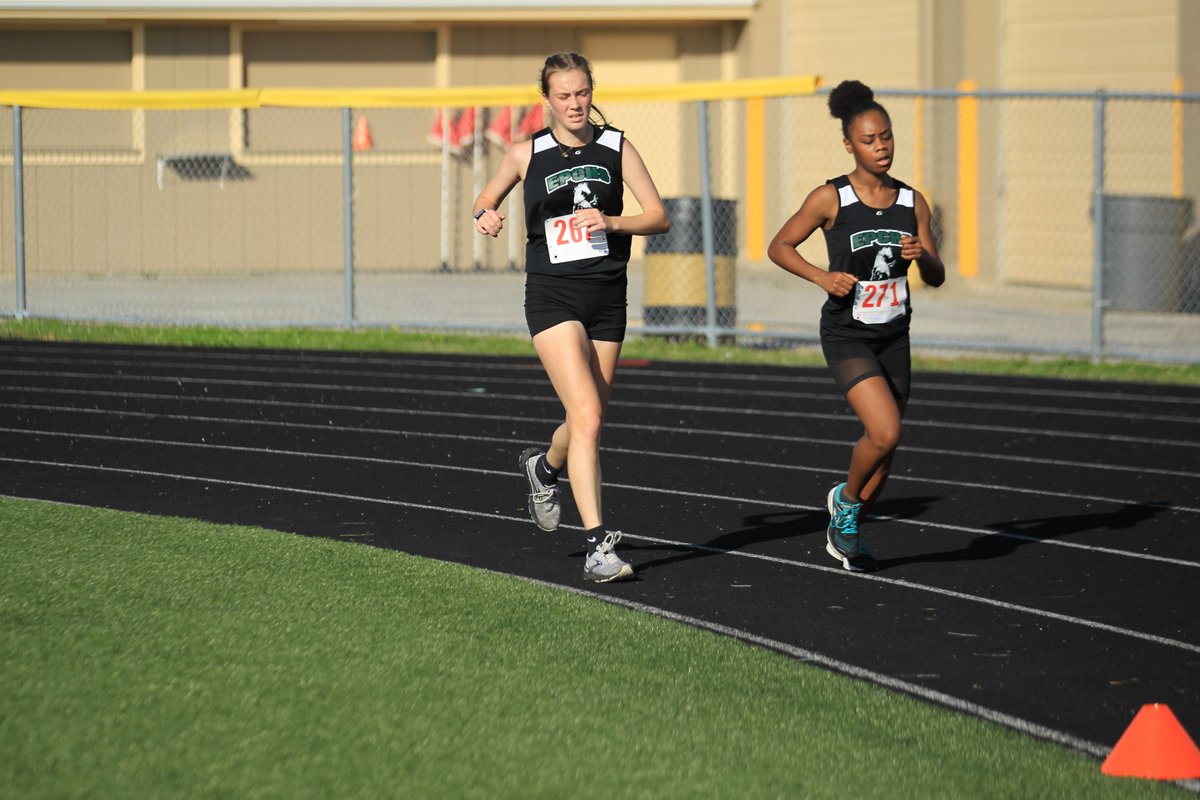 Epchs231's tweet photo. Awesome job by the EPCHS girls cross country team, @EPCHSGirlsTrack, on their 2nd place finish at the South Suburban Red Conference meet at Reavis this past weekend. Ariana Martinez led the way for the Mustangs, finishing 2nd overall. 

#epchsmustangpride #MustangPride https://t.co/ubdZQMkmtx