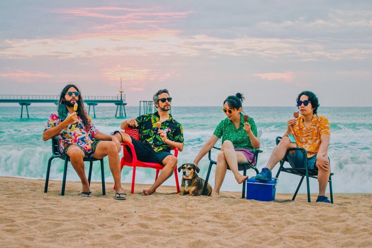 "Una hilarante y refrescante bossa nova electrónica hecha por capas, sumando voces y lenguas distintas, inspirada por el absurdo pandémico."

Este viernes, nuevo tema de #PixelDeStael con <a href="/SRPelectronica/">Shanghai Restoration Project</a> 🏄‍♀️✨