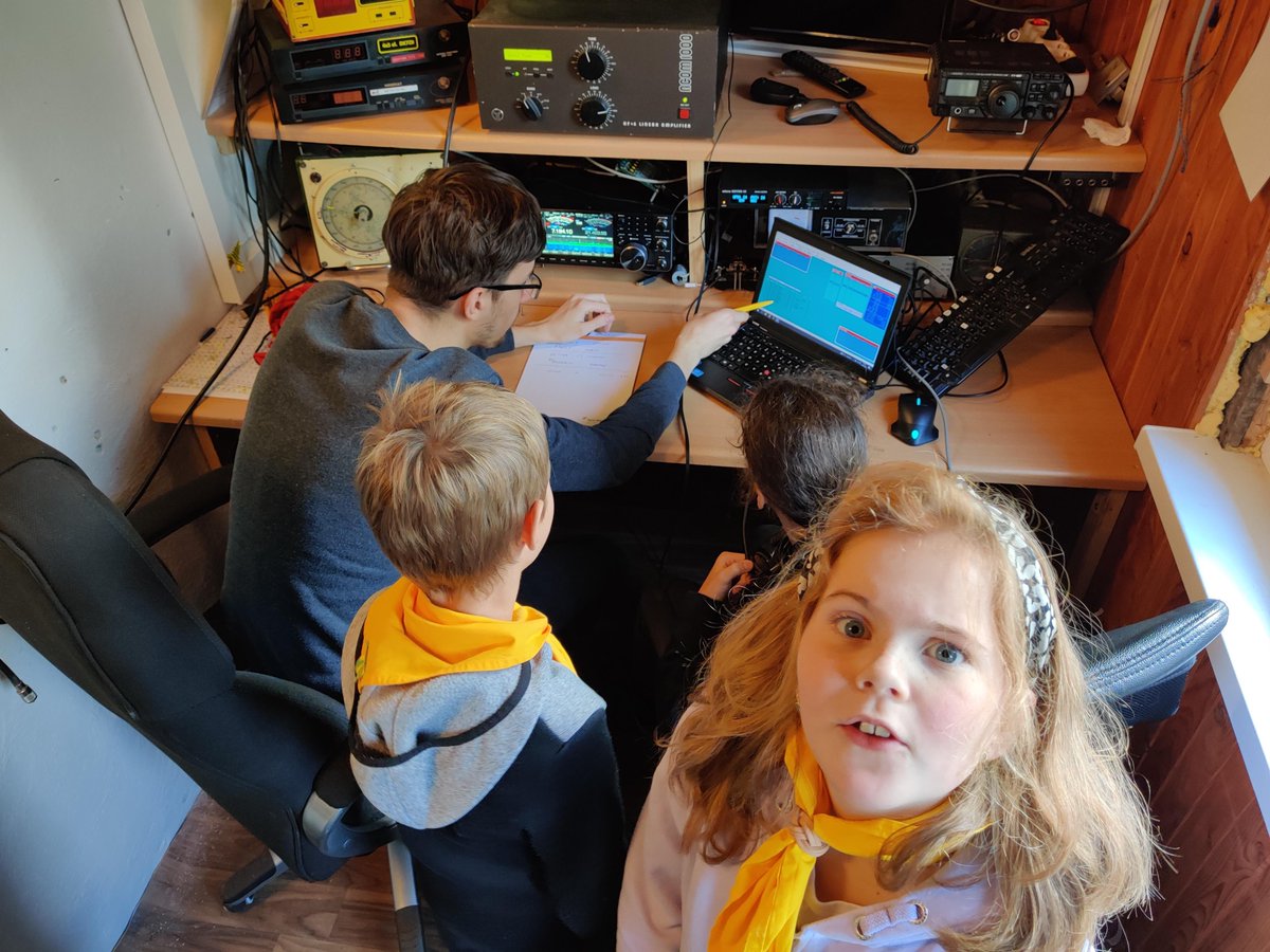 ok1raj's tweet photo. Třetí říjnový víkend 16. – 17. října jsme se jako již takřka tradičně vydali na krušnohorský Blatenský vrch, kde jsme se na základně domácího radioklubu OK1KVK setkali se skauty ze střediska Arnika Jáchymov.
➡️ https://t.co/w73pQPMgvi https://t.co/XuiN5sAjuw