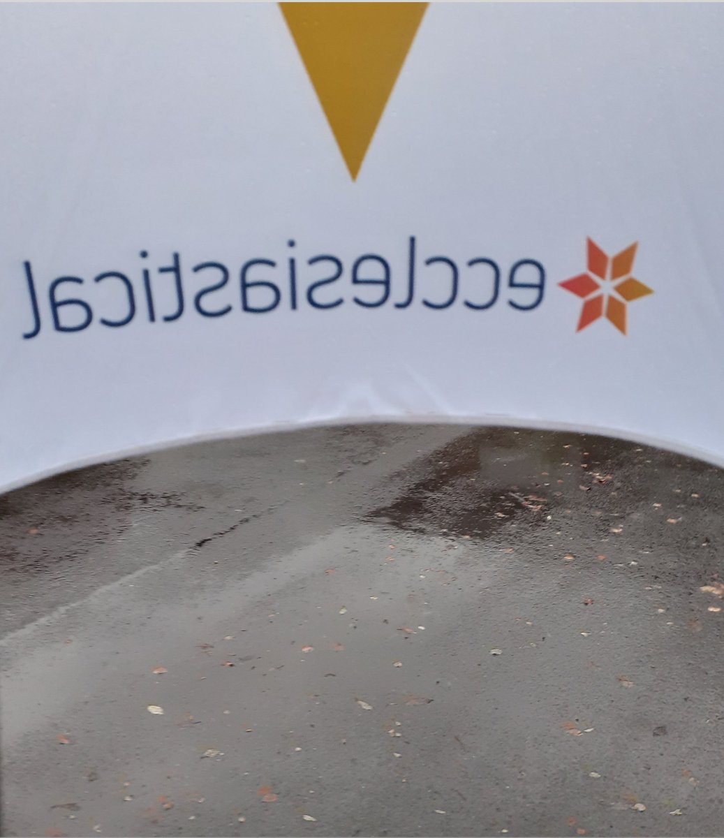 andrewbeane's tweet photo. Thanks to the lovely people at @Ecclesiastical for this very handy umbrella π
#Southwest #Archdeacons Conference https://t.co/6zWANWSSxE