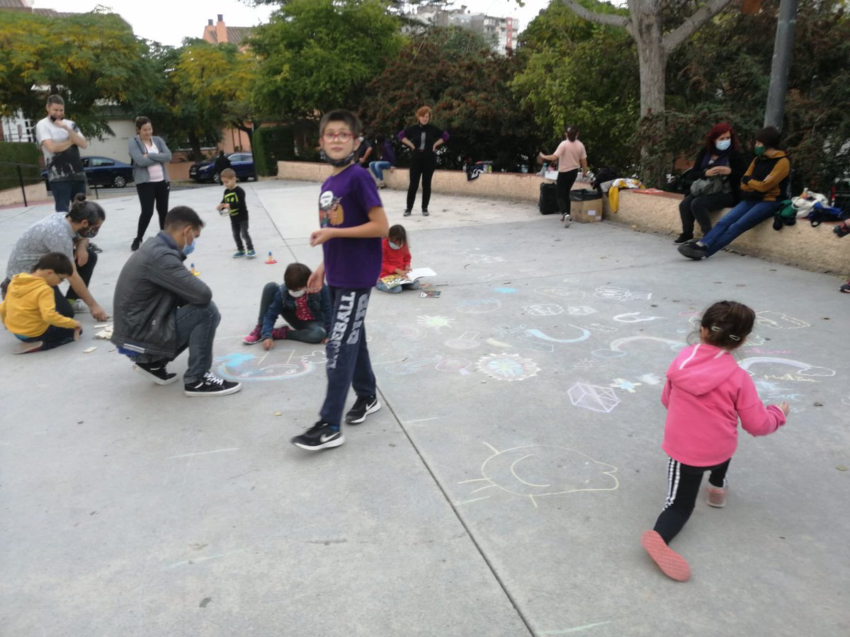 UAFValls's tweet photo. Donem la benvinguda al nou curs! Dissabte passat les diferents colles infantils de l'entitat van dur a terme una tarda de jocs tradicionals amb berenar inclòs a la plaça de la Sardana. Agafem forces pels mesos que venen, que seran ben intensos i especials!

#UAFValls https://t.co/XKCIc9guh8