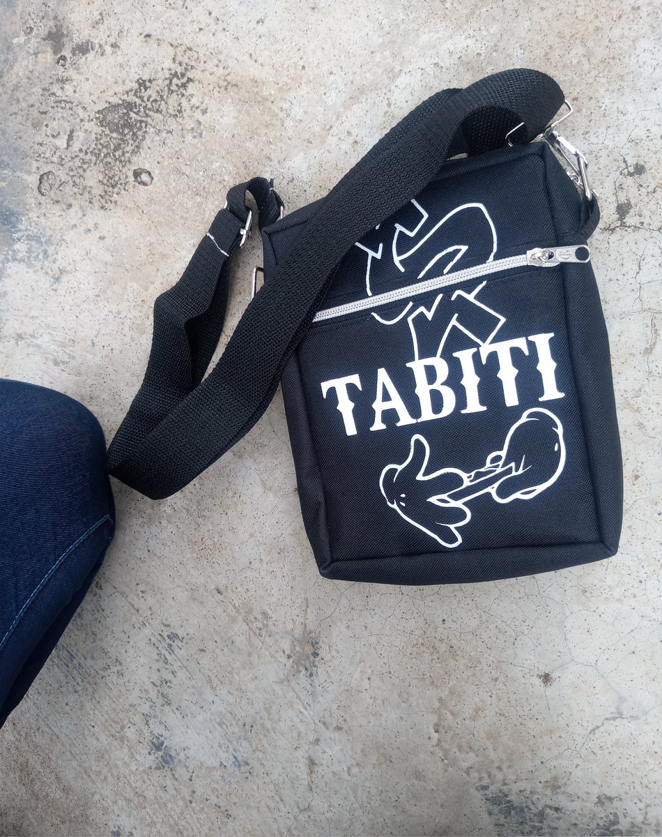 lami_thefirst's tweet photo. Asides plain t-shirts, I also make CUSTOMIZED SLING BAGS. 😍

Dust-proof | waterproof lining | preferred print

PRICE: N5,000
📍Lagos
Kindly retweet my Hustle 🙏🏾 https://t.co/Kb6KO9cs9t