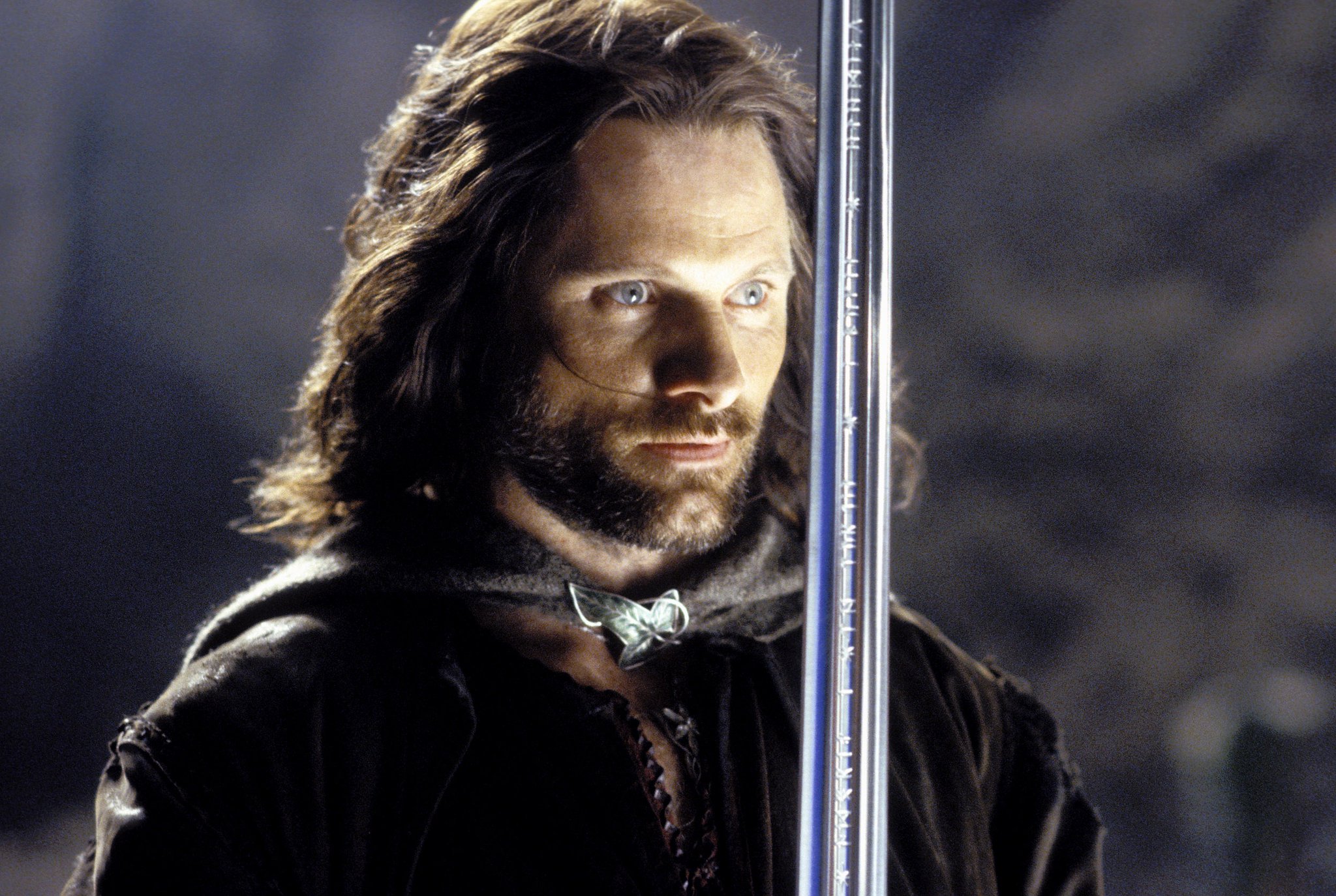 Happy birthday, Viggo Mortensen See the LOTR cast back together:  