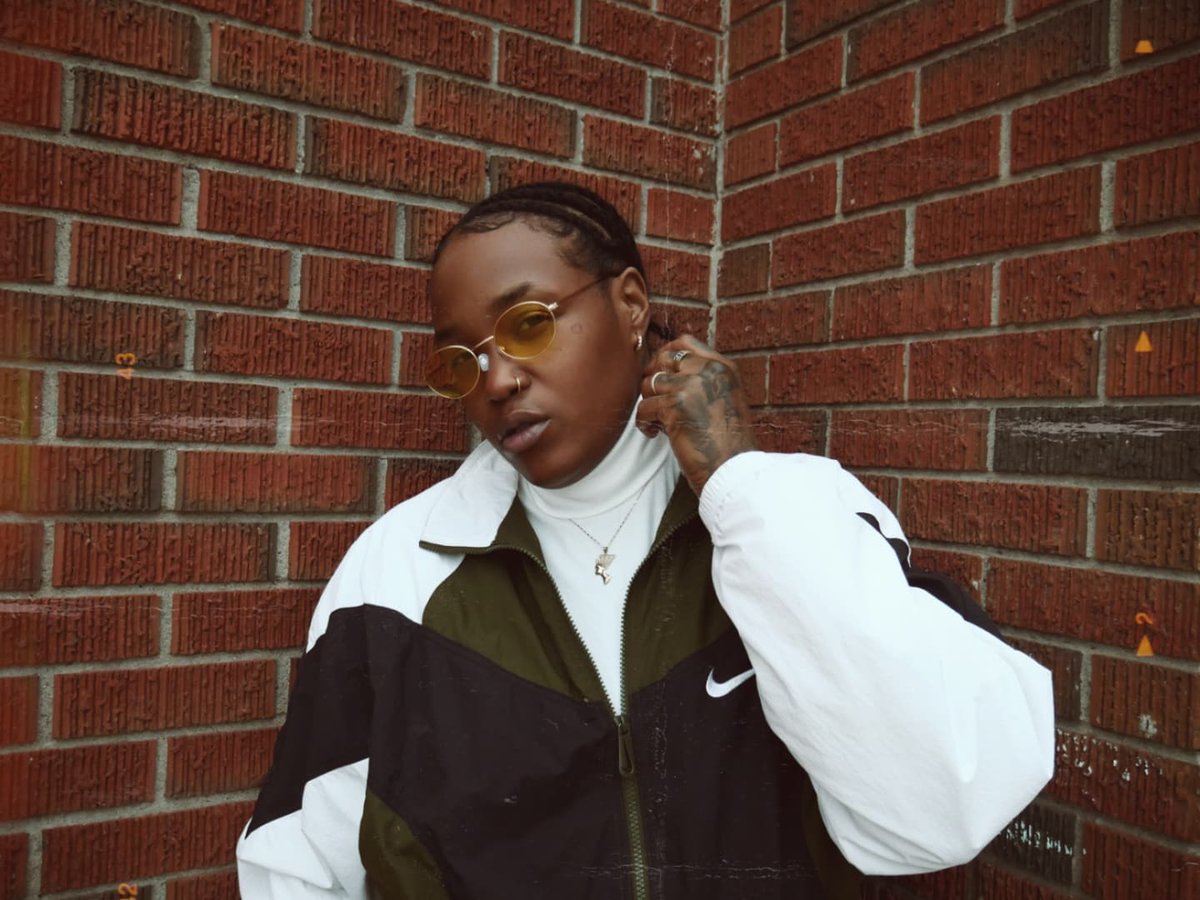 SinzereOfficial's tweet photo. Tornado when I touch down make the block spin, have your block spinninβ and aaaa πͺ
#vintagenike #90shiphopfashion #90sfashion #80shiphopfashion #fitinspo #nikehead #dripcheck #90saesthetic #streetwearbeast #fitcheck #femalerapper #complexcanada #hypebeastmusic #canadianhiphop https://t.co/t1tV0zJKsl