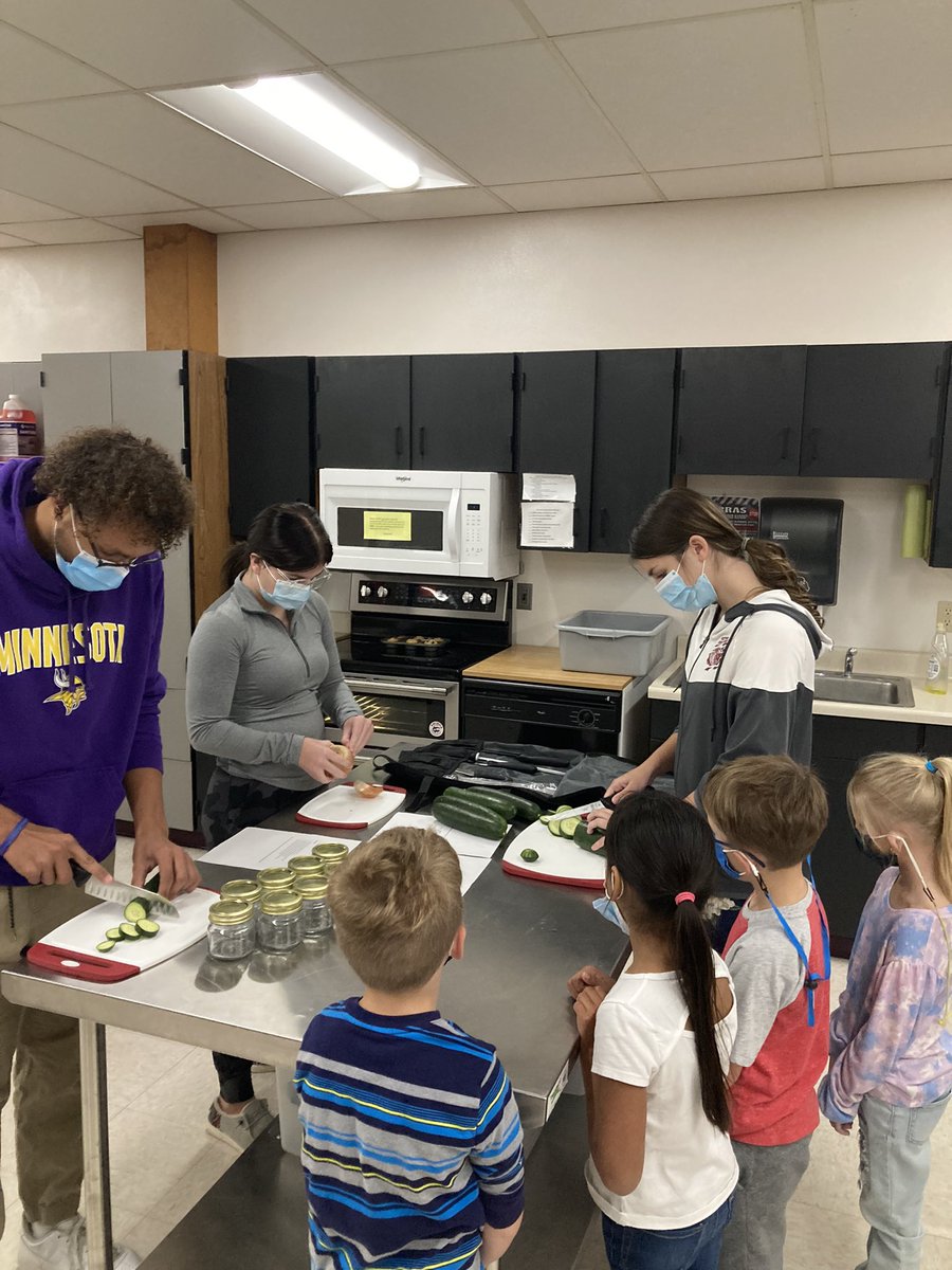 BickelsPickles's tweet photo. Well, it happened! Bickel’s Pickles got to make actual jars of pickles with @CassidyBreer ‘s high school food science class! 😋🥒 (1/2) #WeAreTriton @TritonCobras @shanevan_beek https://t.co/7Lp4jCXBAp
