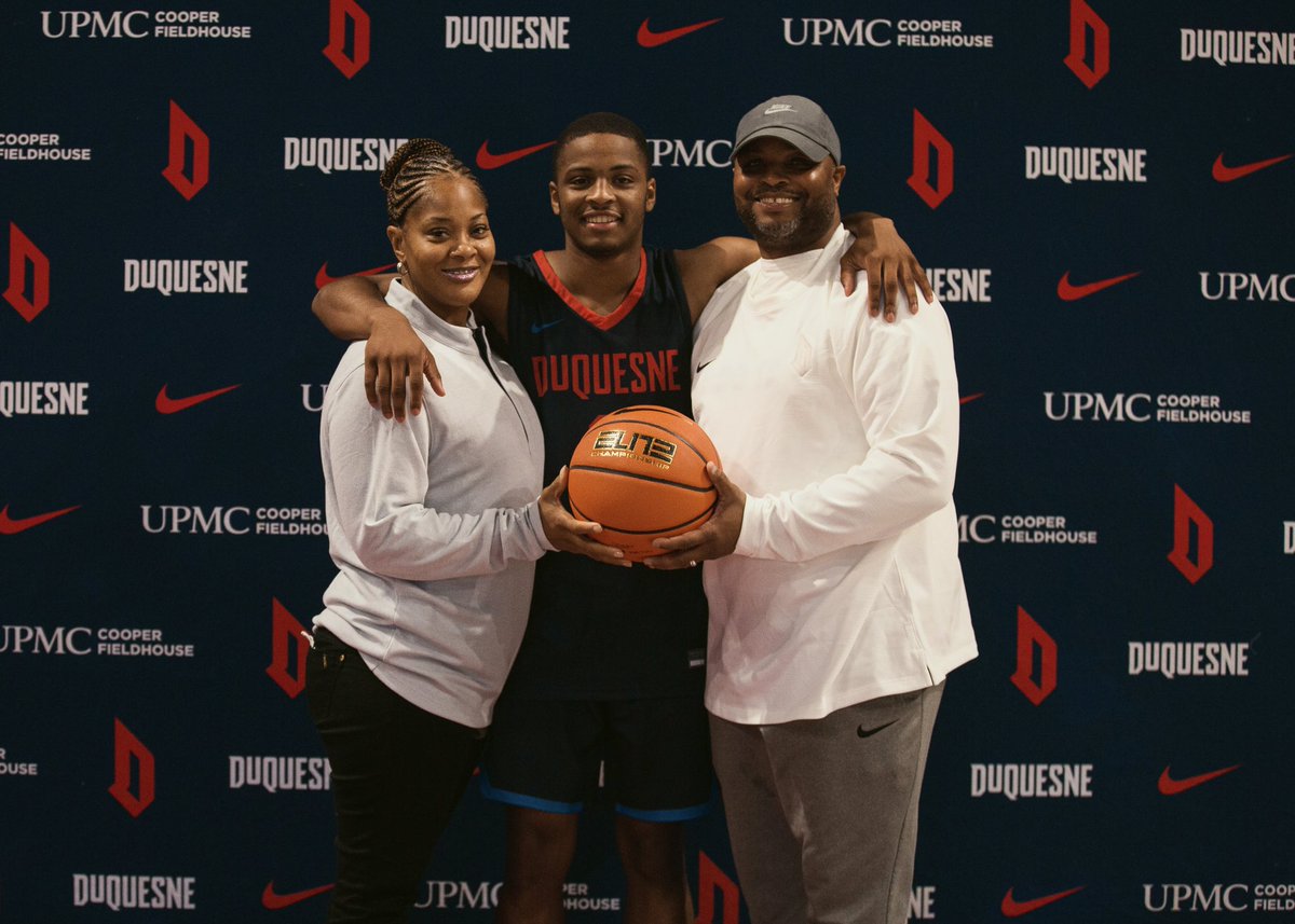 kareemrozier3's tweet photo. I would like to thank the coaching staff at Duquesne University for extending a D1 basketball scholarship offer and showing my family and I a great time during my visit. I especially thank and appreciate them for their willingness and desire to get to know me outside of the game! https://t.co/KmIKUxpSoL