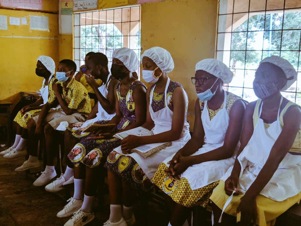 officialdanso1's tweet photo. Ayikuma to the world π
This is how Ayikuma Methodist Basic School observed FRUIT Day today. Mentees enjoying vitamin A indeed ππ
#OutProgramDiary21
@AcCE_62
@ttagCoE @AcCEMakers @gheduservice Shout out to all Ayikumanian Mentees ππ https://t.co/hog5ZGZx8I